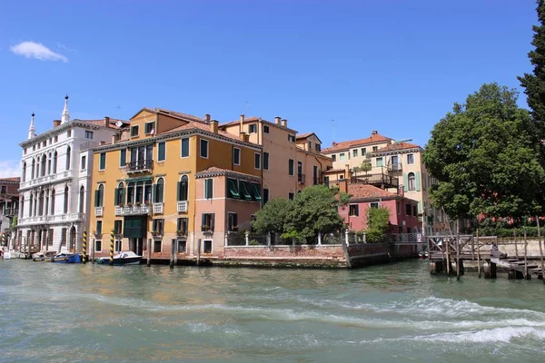 Kanaldaki Evler Venedik — Stok fotoğraf