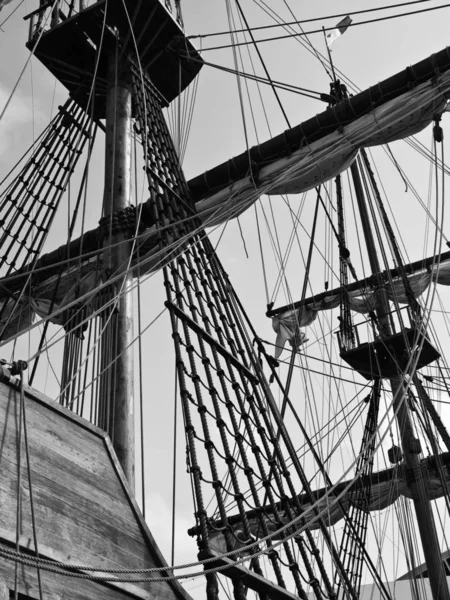 Shrouds Masts 17Th Century Spanish Armada Galleon Berthed Grand Harbour — Stock Photo, Image