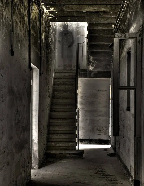 Una Misteriosa Aparición Fantasmas Una Vieja Escalera Malta — Foto de Stock
