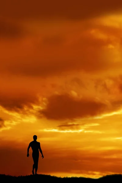 Man Silhouetted Door Zonsondergang Wandelen Natuur — Stockfoto