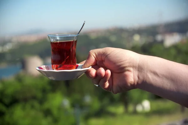 Primo Piano Colpo Una Mano Che Serve — Foto Stock