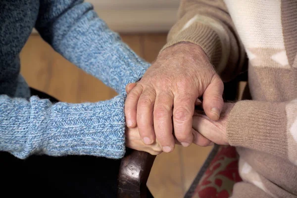 Cerrar Tiro Las Manos Manteniéndose Mutuamente — Foto de Stock