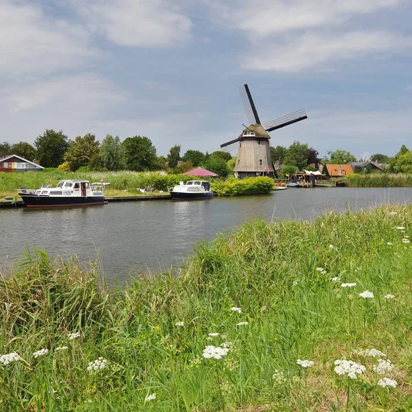 Paisaje Molinos Con Barcos Cerca Alkmaar Provincia Holland Norte Las —  Fotos de Stock