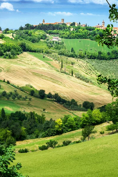 Ніжний Горбистий Пейзаж Тоскани Невеликим Селом Сімейний Вертикальний Формат — стокове фото