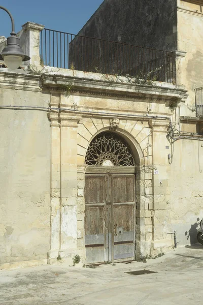 Παλιά Ξύλινη Πόρτα Παλιά Πόλη Avola Uneso Παγκόσμια Κληρονομιά Vale — Φωτογραφία Αρχείου