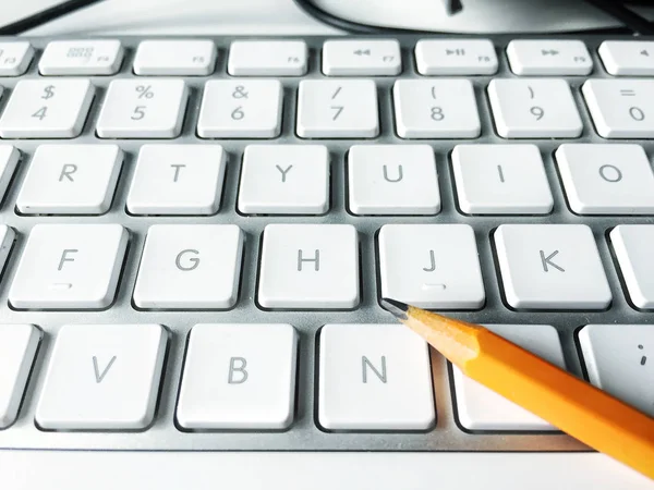 Orange Pencil White Computer Keyboard — Stock Photo, Image