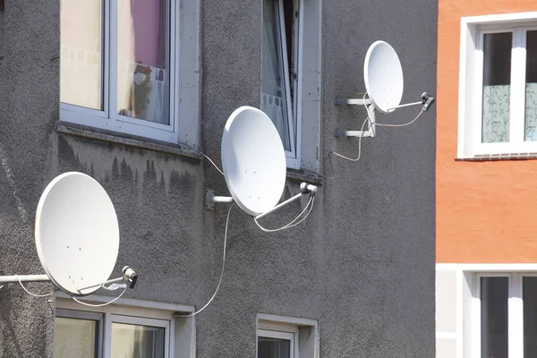 Saddle Dish Bowls Residential House Wall — Stock Photo, Image