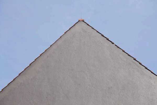 Konut Gri Duvarı Çatı Kapısı Çatı — Stok fotoğraf