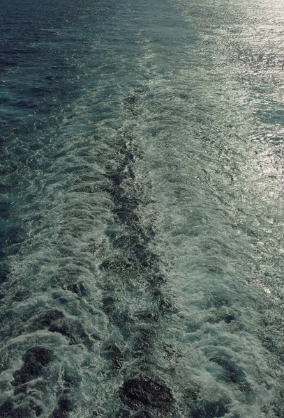 Ожидание Круизного Корабля Против Света — стоковое фото