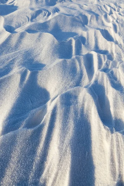 Schneebedeckte Straße Der Wintersaison Auf Der Oberfläche Der Schneeverwehungen Sind — Stockfoto