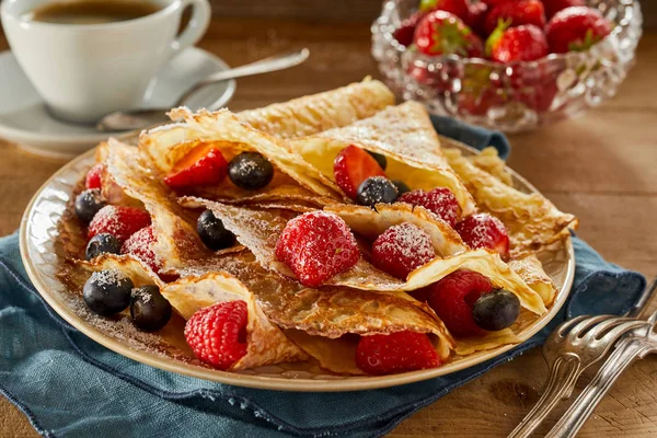 Fresh Berry Crepe Healthy Breakfast Filling Ripe Strawberries Blueberries Raspberries — Stok fotoğraf