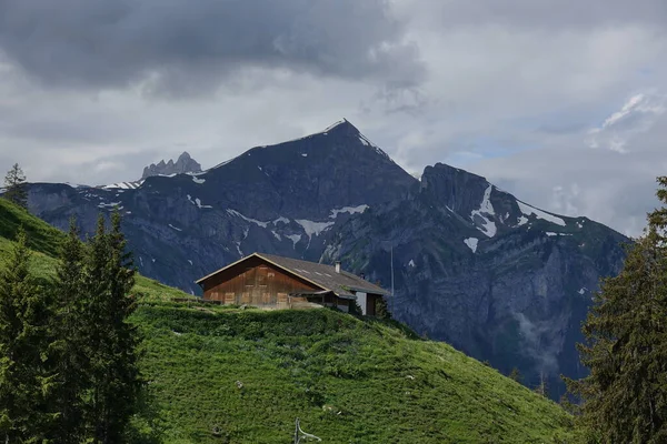 Still Closed Mountain Hut Spring Swiss Mountains Interlaken — ストック写真