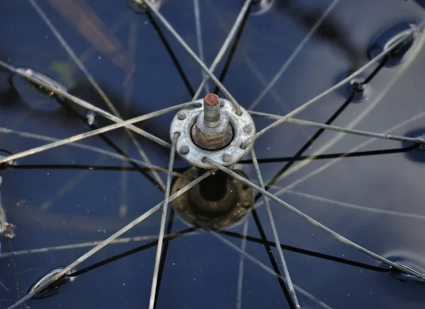 Kerékpár Perem Vízben — Stock Fotó