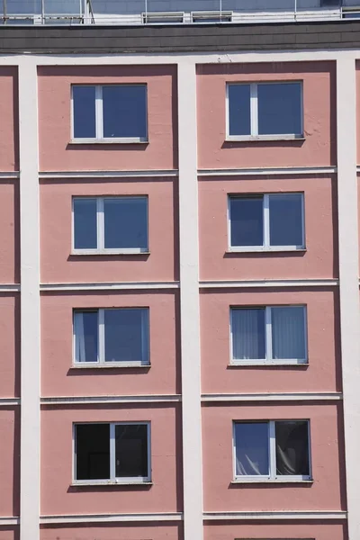 Rotes Wohnhaus Fenster Fensterfront — Stockfoto