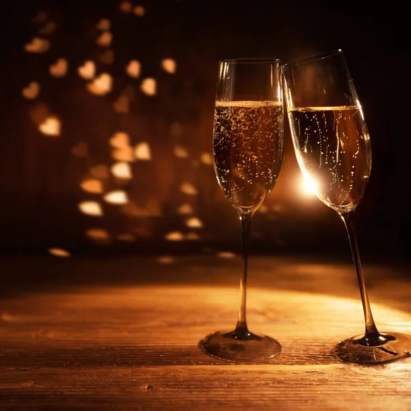 Champagne Frizzante Con Cuori Volanti Due Amanti — Foto Stock