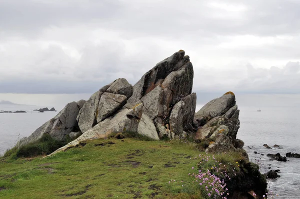 Arrecife Océano Atlántico Frente Cielo Bretaña Primrose Tregastel — Foto de Stock