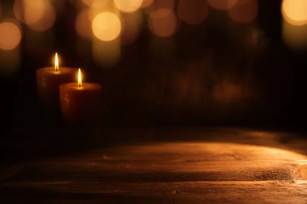 Kaarsen Branden Het Donker Met Gouden Bokeh Hout — Stockfoto