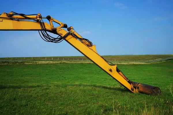 Großbagger Deich Schleswig Holstein — Stockfoto