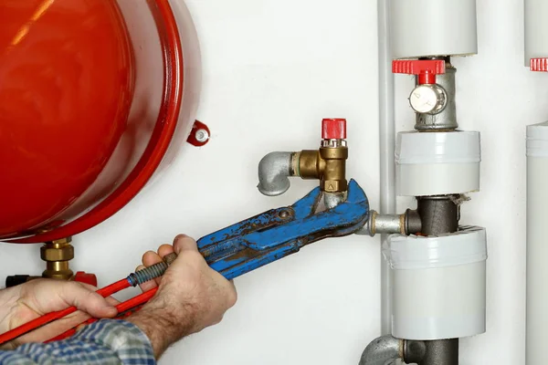 Worker Repairing Pipe Heating Room — Stock Photo, Image