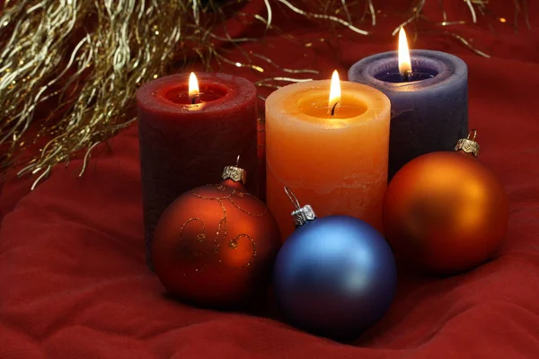 Kerst Drie Gekleurde Kaarsen — Stockfoto