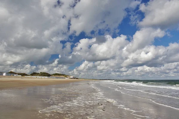 Mar Del Norte Playa Arena Clima Tormentoso Montón Nubes Banjaard — Foto de Stock