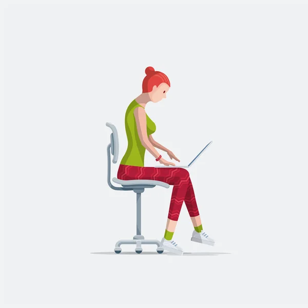 Hermosa Chica Está Sentada Silla Oficina Moderna Trabajando Con Ordenador —  Fotos de Stock