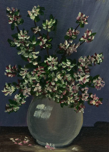 ブルー紫背景の花瓶の花の油絵 — ストック写真