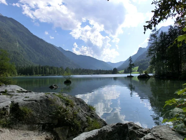 Lago Hinter Con Rocas —  Fotos de Stock