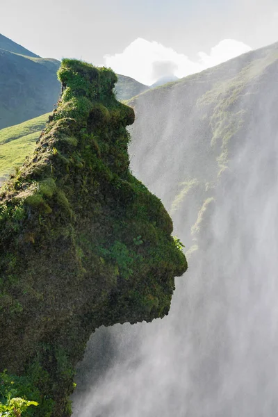 Malerischer Blick Auf Majestätische Landschaft Mit Wasserfall — Stockfoto