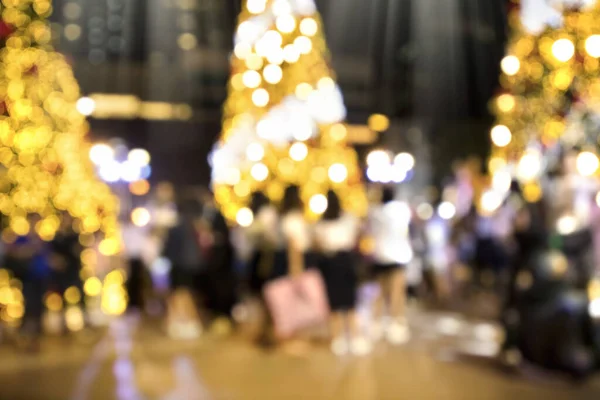 Konzeptionelle Defokussierte Weihnachtsdekoration Und Menschenmassen Auf Den Straßen Der Stadt — Stockfoto