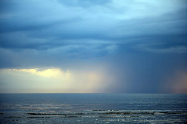 Blauwe Regen Aan Zee Estland — Stockfoto