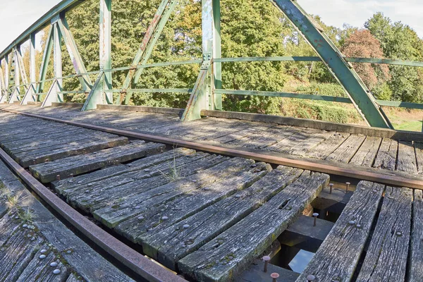 Ponte Ferroviária Antiga Com Estrutura Treliça Estrada Fundo Montado — Fotografia de Stock
