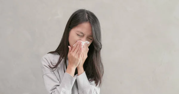 Mujer Estornuda Tos —  Fotos de Stock