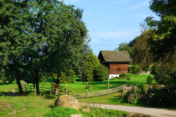 Tradiční Dřevěný Dům Rakousku — Stock fotografie