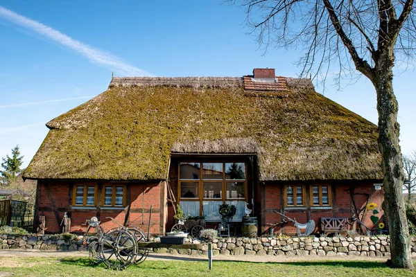 Mirow Mecklenburg Vorpommern Står Detta Begagnade Bostadshus Dorfstrasse — Stockfoto