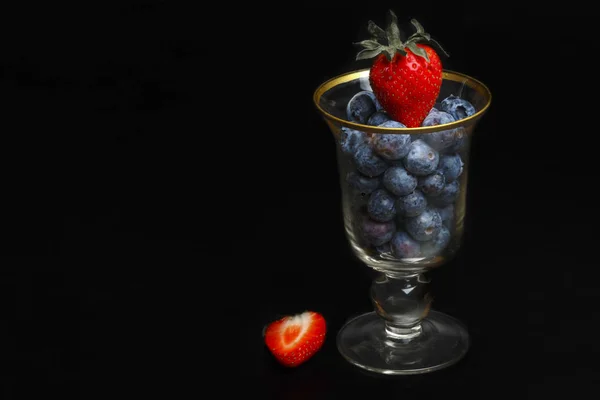 Erdbeeren Und Blaubeeren Glas — Stockfoto