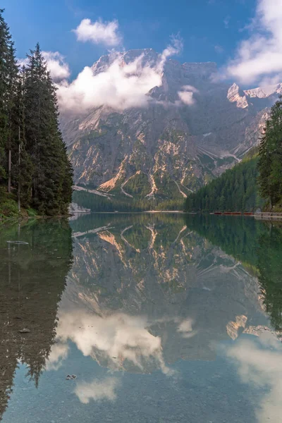 Morgendämmerung Spätsommer Pragser See Südtirol — Stockfoto