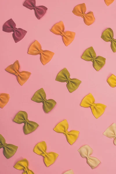Farfalle Pasta Multicolor Encuentra Diagonal Filas Retro Tonificado —  Fotos de Stock