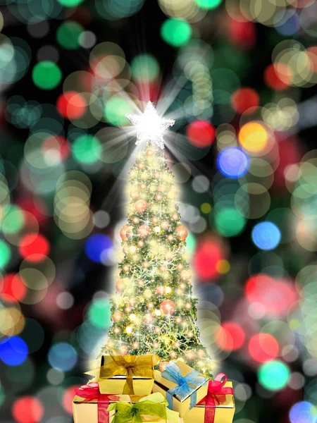 장식으로 장식된 크리스마스 트리의 — 스톡 사진