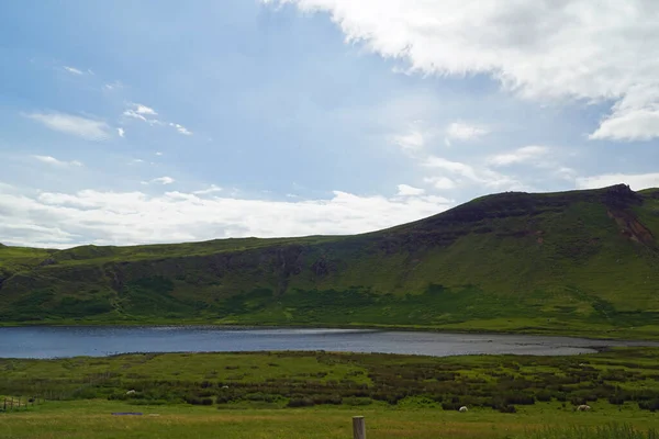 Neist Point Una Pequeña Península Isla Escocesa Skye Faro Marca —  Fotos de Stock