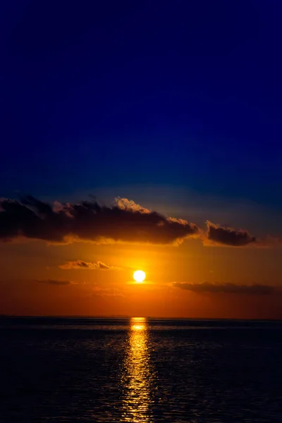 Θέα Όμορφο Ηλιοβασίλεμα Στον Ορίζοντα — Φωτογραφία Αρχείου