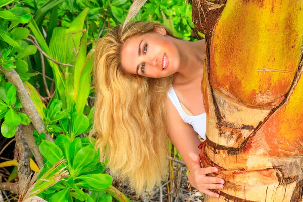 Blond Schoonheid Vrouw Aan Het Strand Malediven — Stockfoto