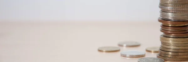 Munten Van Verschillende Landen Verschillende Voordelen Kleuren Houten Tafel — Stockfoto