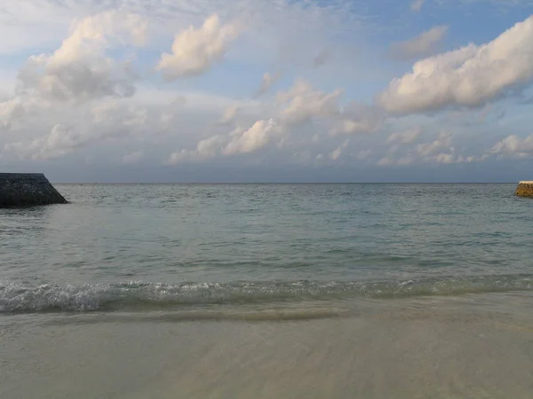 Pantai Pasir Karang Putih Yang Menakjubkan Salah Satu Pulau Maladewa — Stok Foto