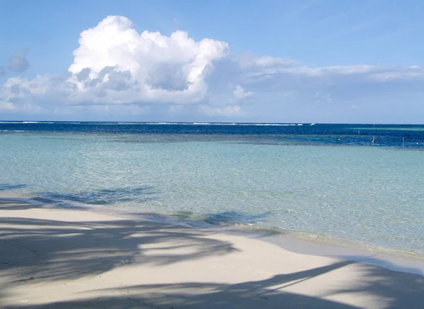 Praia Areia Coral Branco Incrível Uma Das Ilhas Das Maldivas — Fotografia de Stock