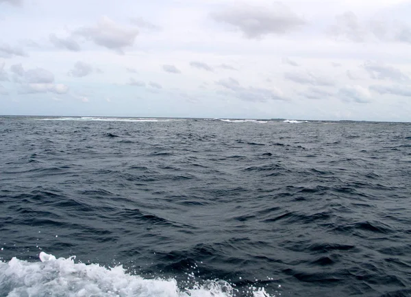 Спокойные Синие Волны Индийского Океана Мальдивы — стоковое фото