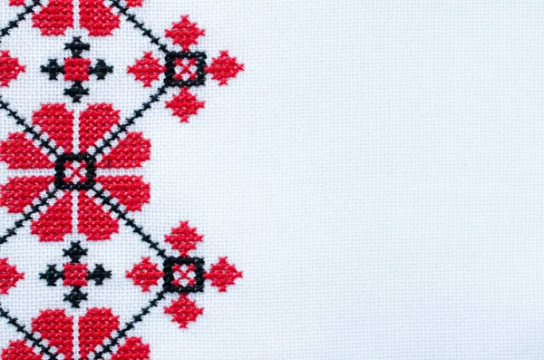 Элемент Ручной Вышивки Белом Белье Красного Черного Хлопка Нитей Дизайн — стоковое фото