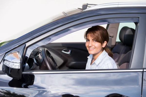 車の中の女の子 — ストック写真