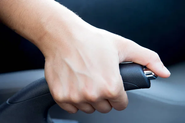 Mano Hombre Conduciendo Coche — Foto de Stock