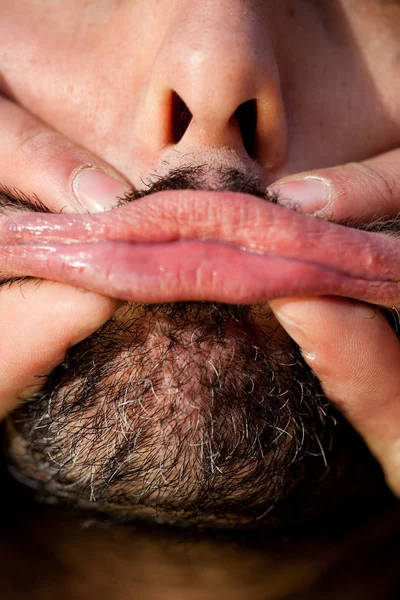 Close Rosto Homem Com Barba Lábios Vermelhos — Fotografia de Stock